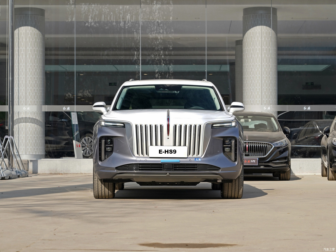 In Stock Hongqi E-Hs9 New Or Used Chinese New Electric Car With 4WD Motor 6 Seats 690km Hongqi E-Hs9