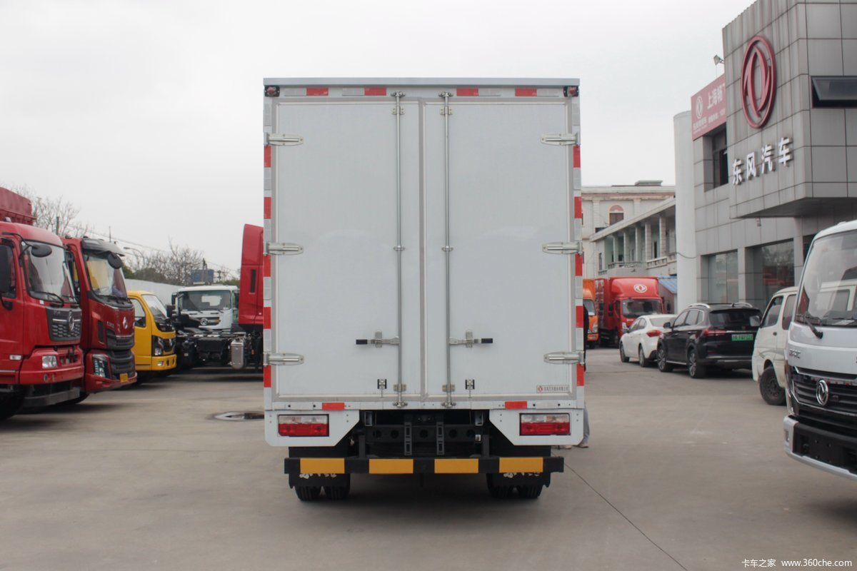 5000kg Gross Vehicle Weight Dongfeng Single Row 4X2 Van Truck