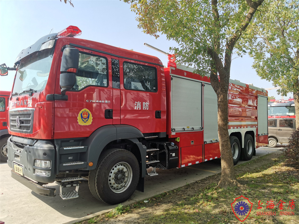 Multi Purpose Water Foam And Dry Power Combined Firefighting Truck 341kw 6x4
