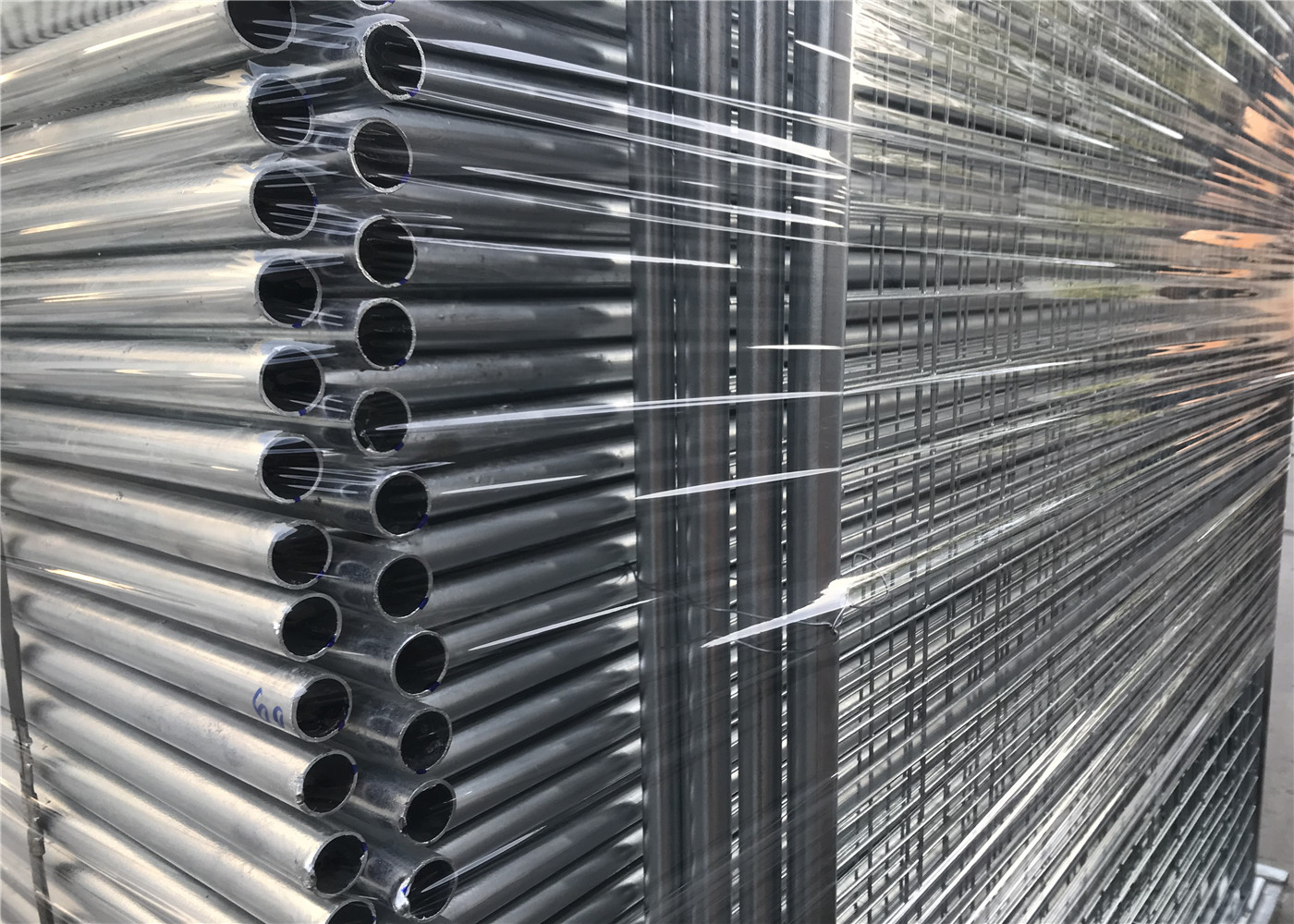 Melbourne Temporary Fencing Panels OD 32mm wall thick 2.00mm HDG 42 microns 2.1mx2.25m Mesh 60mm*150mm