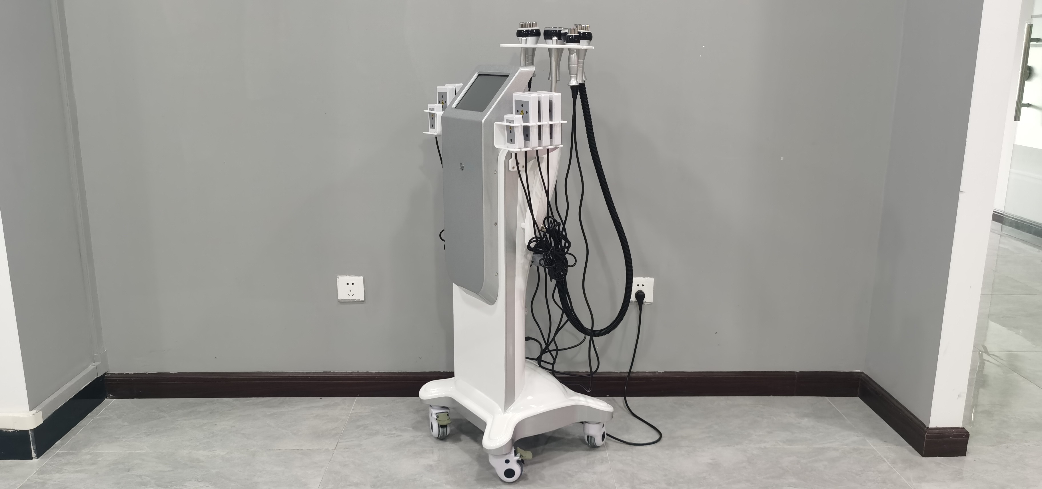 7 In 1 Vacuum Cavitation Machine Body Slimming RF Laser Beauty Instrument