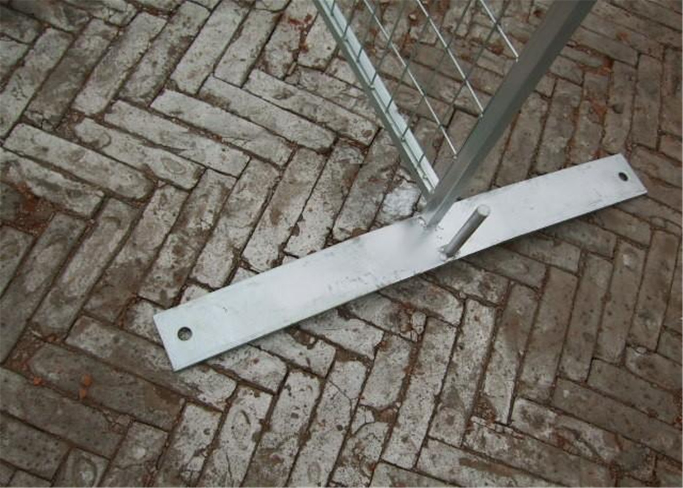 Powder coated Weld mesh 2"x4"x8ga wire temporary construction fence 6'x9.5' outer tubing 50mm*50mm*1.5mm brace 30mm*30mm