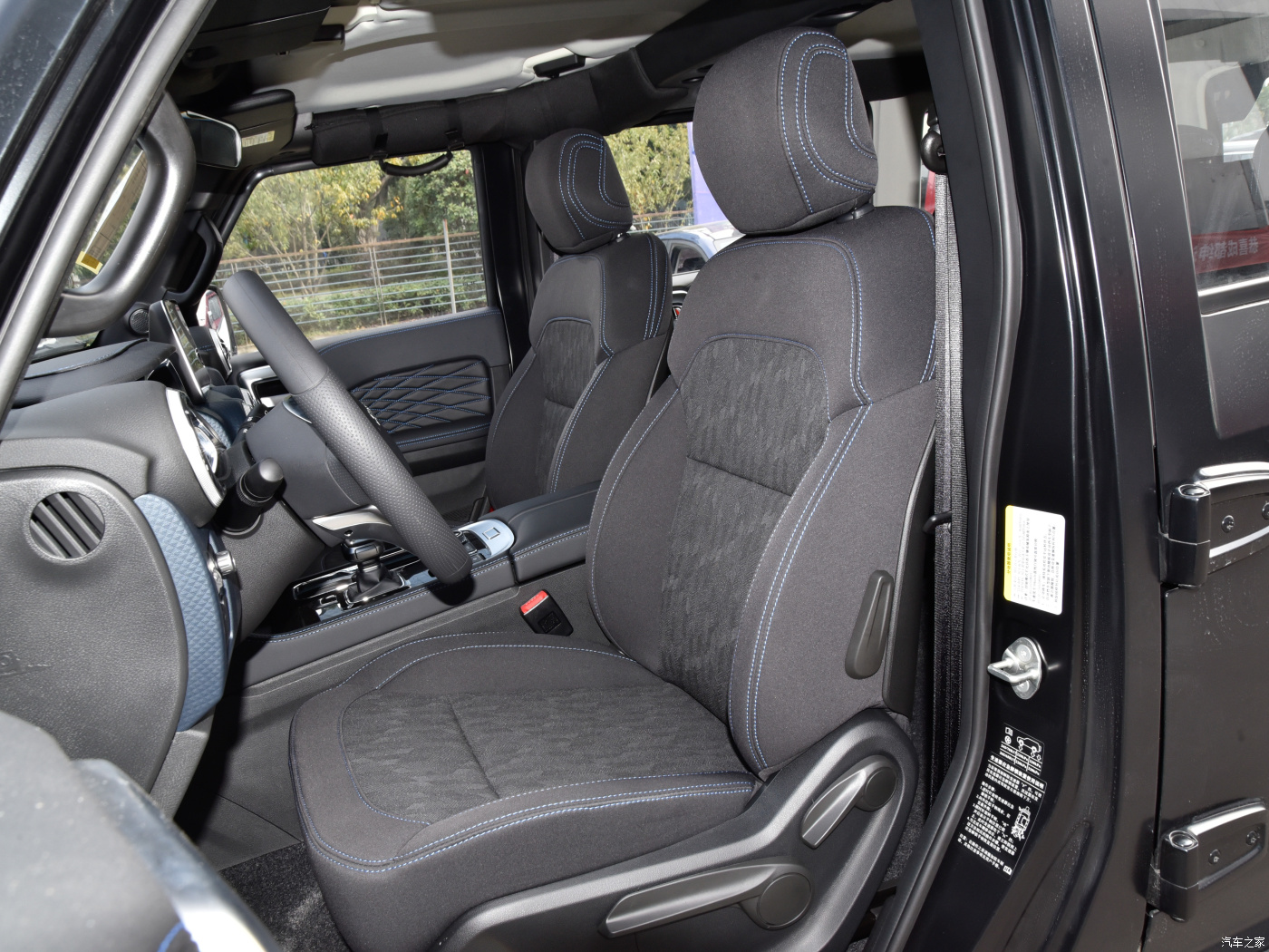 Bj40 Large SUV 2.0T 163ps 120kw 380nm Fuel Petrol Car 8at Beijing Automatic LED Electric Leather Multi-function Left