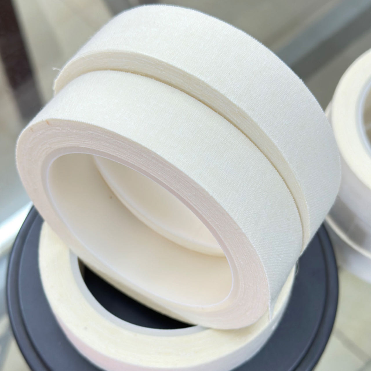 Hand Tearable White Cotton Hot Melt Tape 280mic 15mm-25mm For Cool Storage
