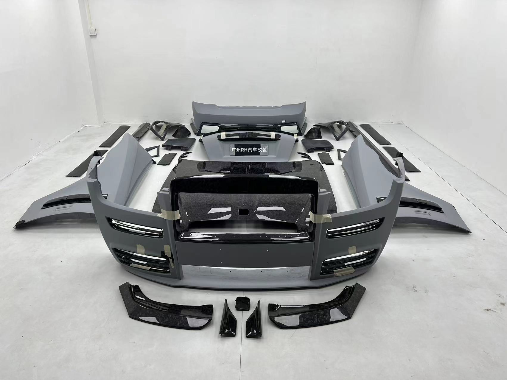 Auto Parts Ghost Body Kit Rolls Royce Front And Rear Bumper Hood 280MM