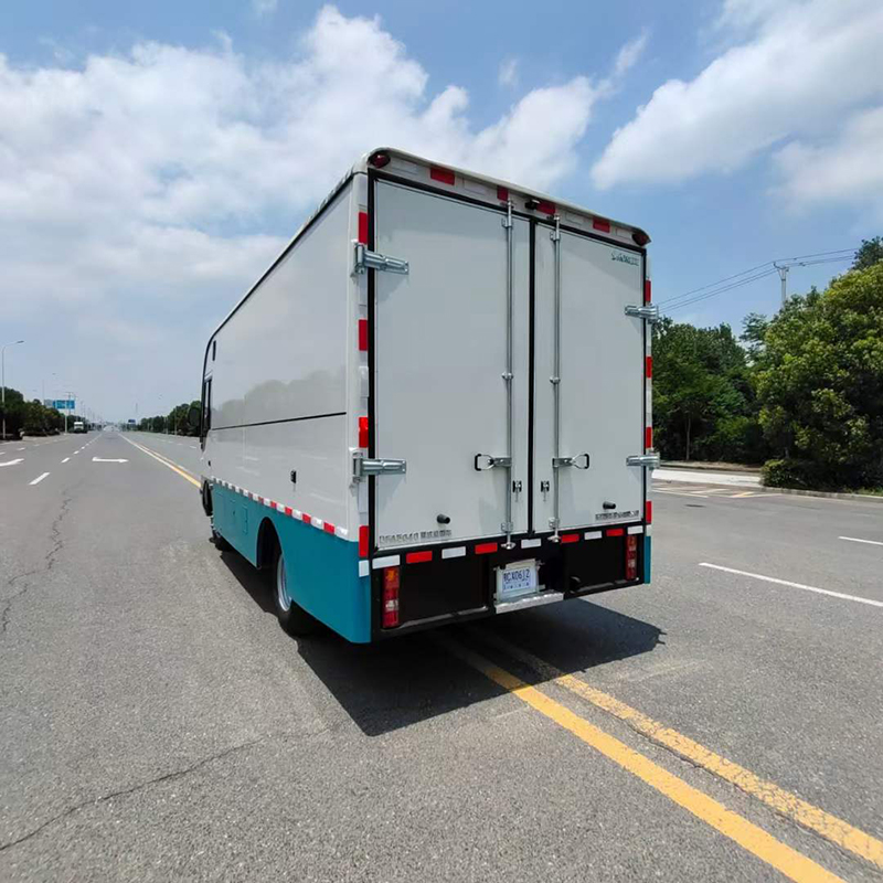Multimedia System None 6m Electric Cargo Van Box Truck for Logistics Transportation