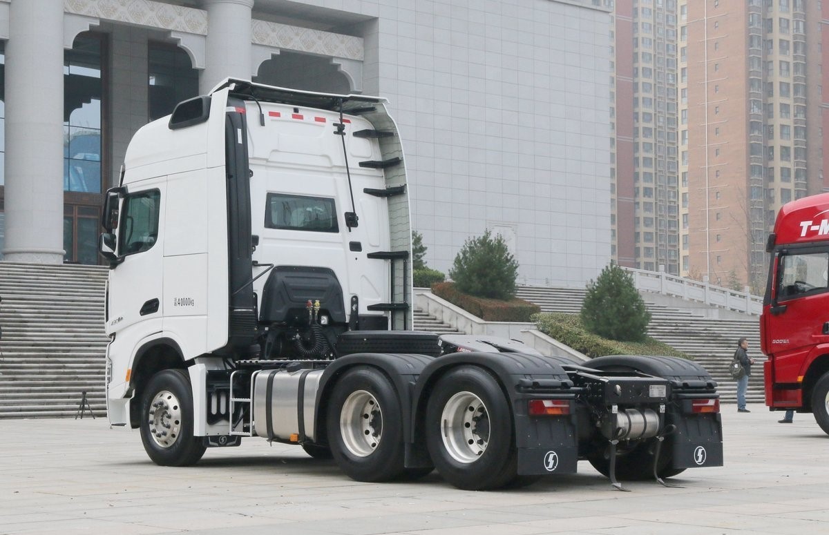 550HP X6000 4X2 New Shacman Tractor Truck With Air Condition Truck Head Tractor