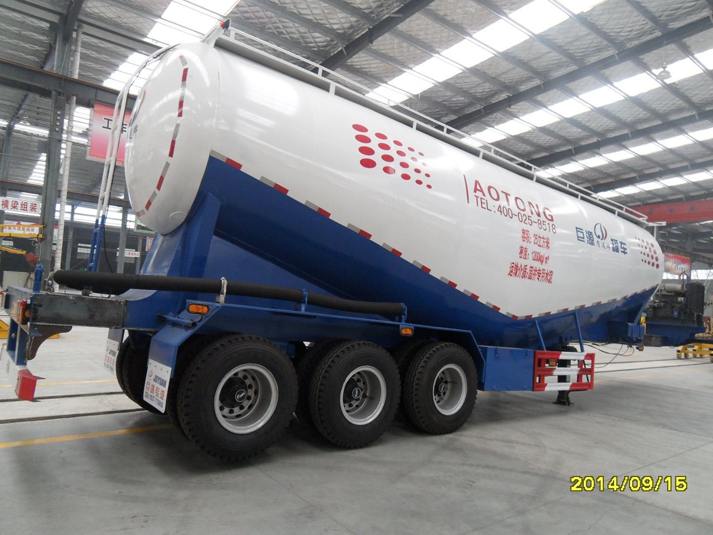 3-Axle Bulk Cement Tanker Semi Truck Trailer with 4'' Rubber Hose Discharge Pipe