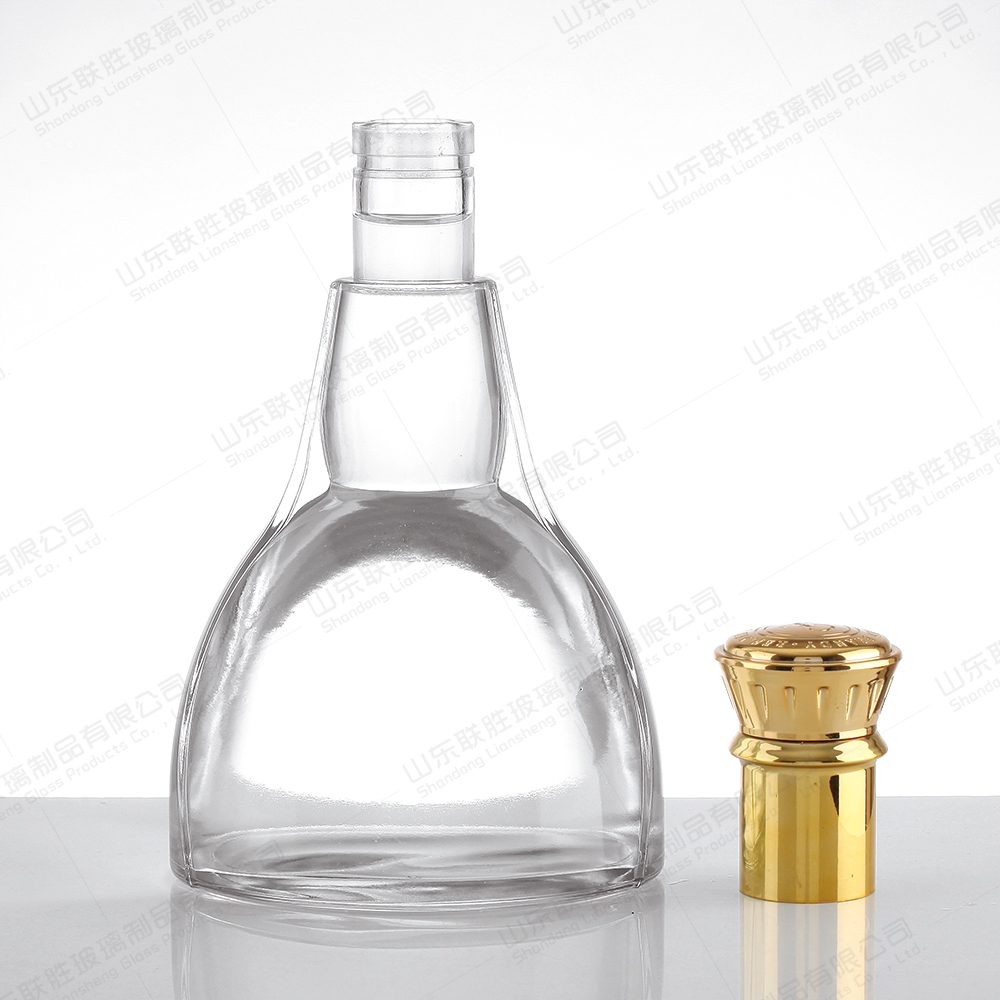 Crystal Liquor Glass Bottle Wine Whisky with Screw Metal Cap Clear Glass Base Material