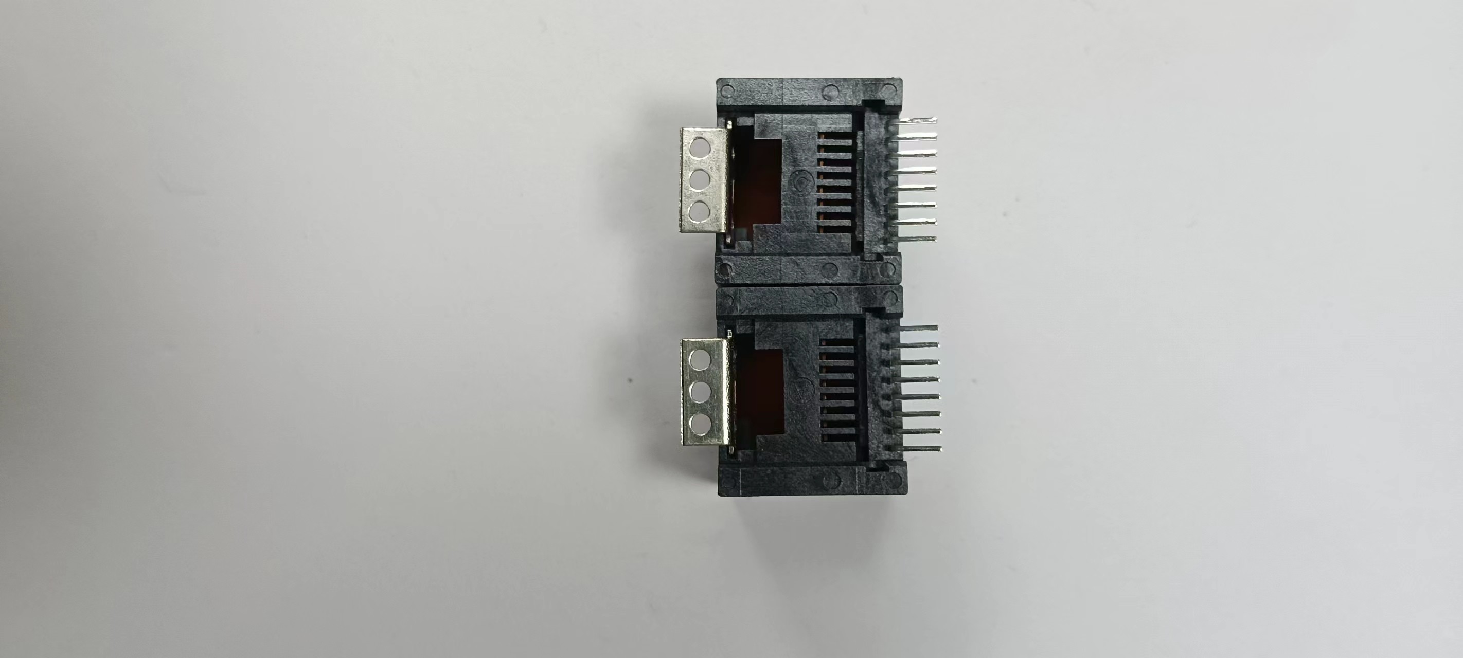 Single Port Shielded SMT RJ45 Connector R / A 50 U" Gold Plating Contact Terminal