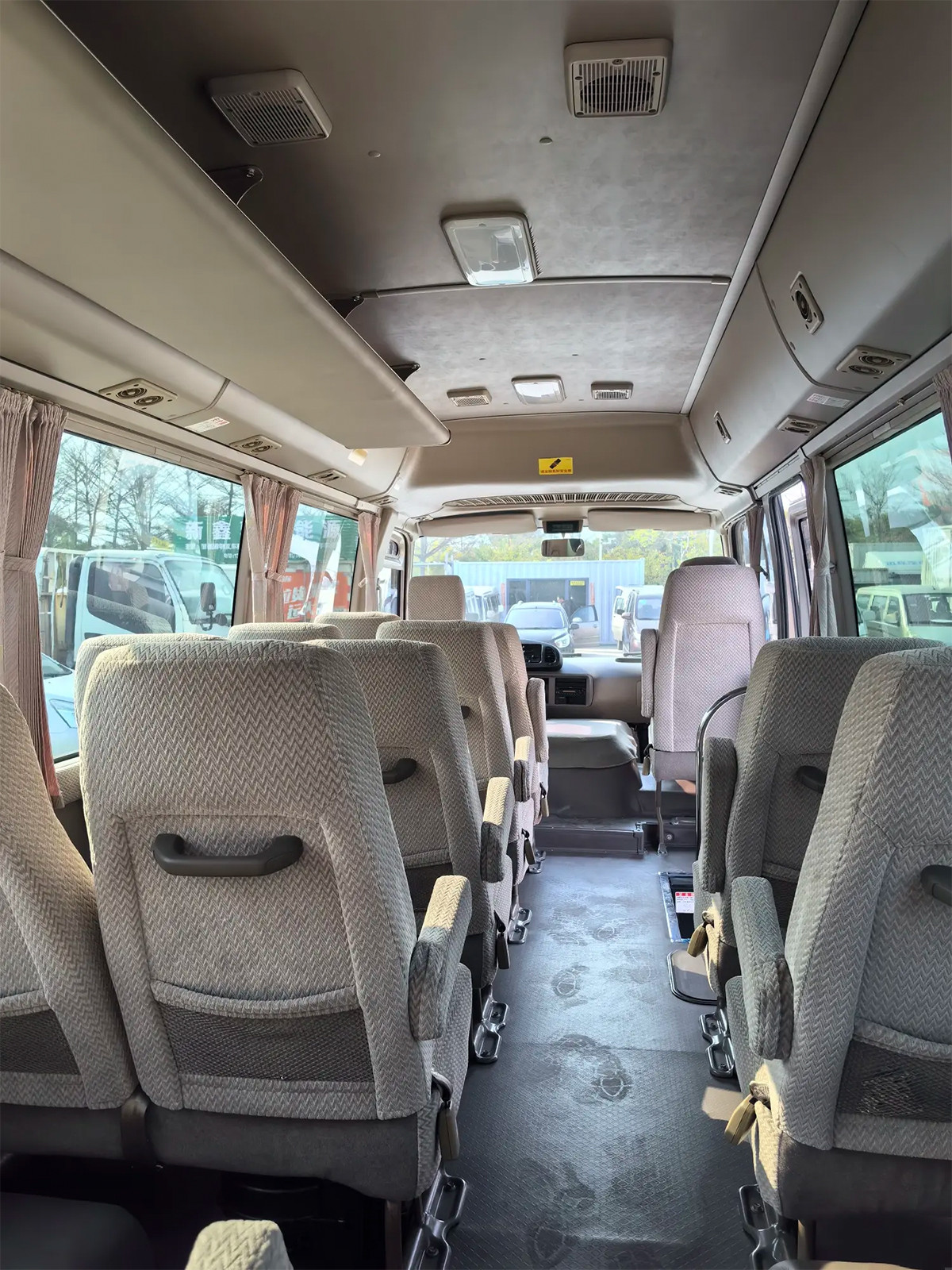 Toyota Coaster 20-Seat Electric Chinese-Door China IV Champagne Gold Medium-Sized Business Bus
