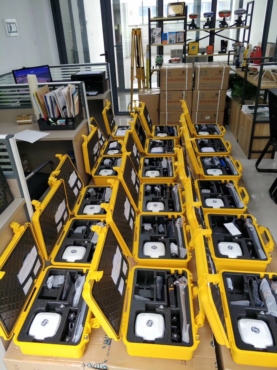 Dual Frequency GNSS RTK Receiver Base And Rover Station KQ-GEO M8 In Stock For Sale