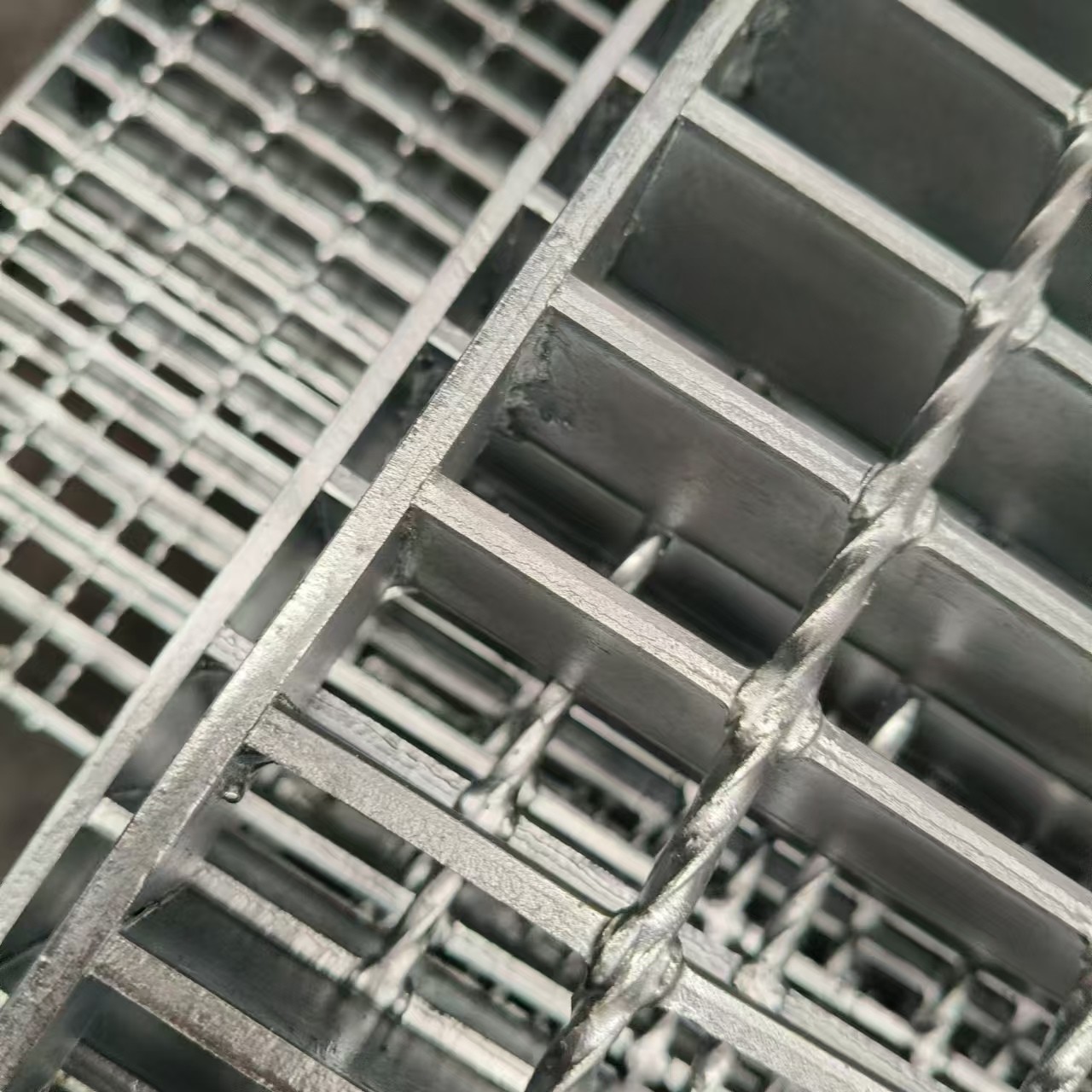 High Strength serrated metal grating Platform Heavy Load in Corrosive Environments