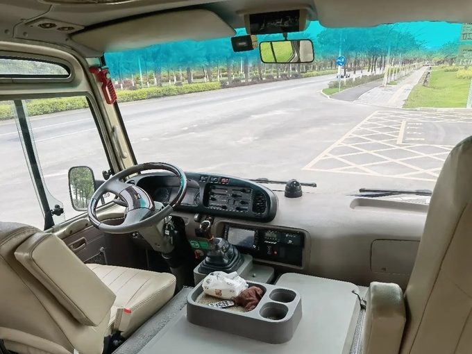 Second Hand Coaster 6 Meters Front Engine 19 Seats Used Golden Dragon Minibus XML6601 External Swinging Door
