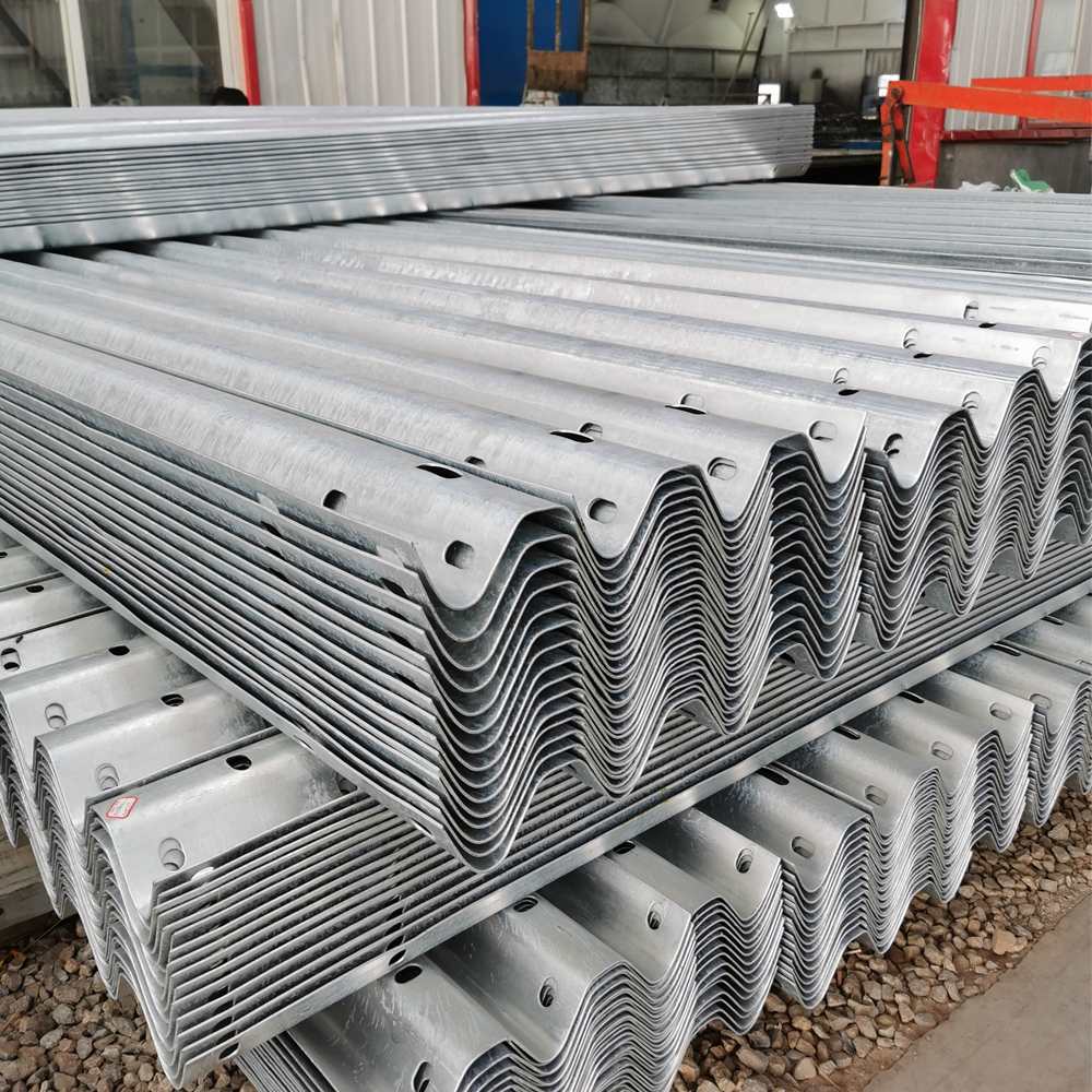 Q235 Q345 Galvanized Steel Three Bend Guardrail for Outdoor Security Durable Material