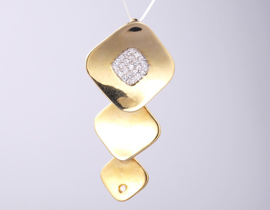 Prong Setting Luxury Necklace for Sophisticated Buyers 18K Gold Diamond Necklace Pendant Gold Pendant Shinny Necklace