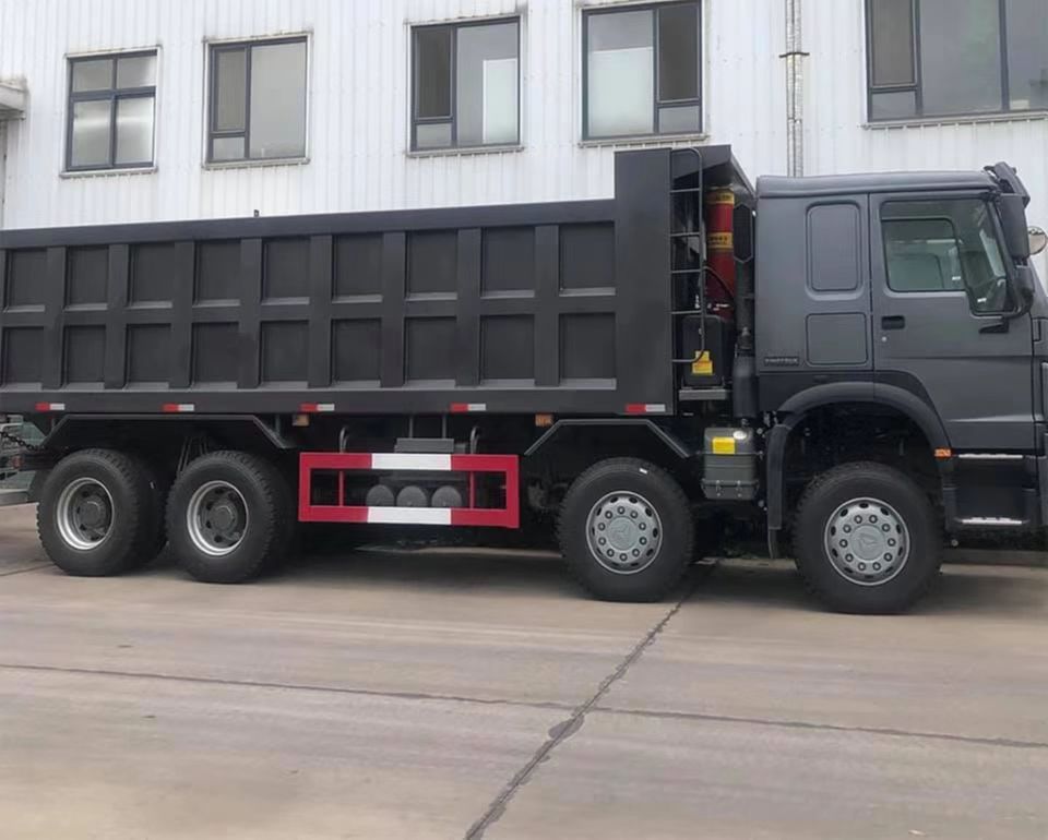 Refurbished 2016-2019 HOWO Dump Truck 8x4 12 Wheels Used Tipper Truck with Rear Camera
