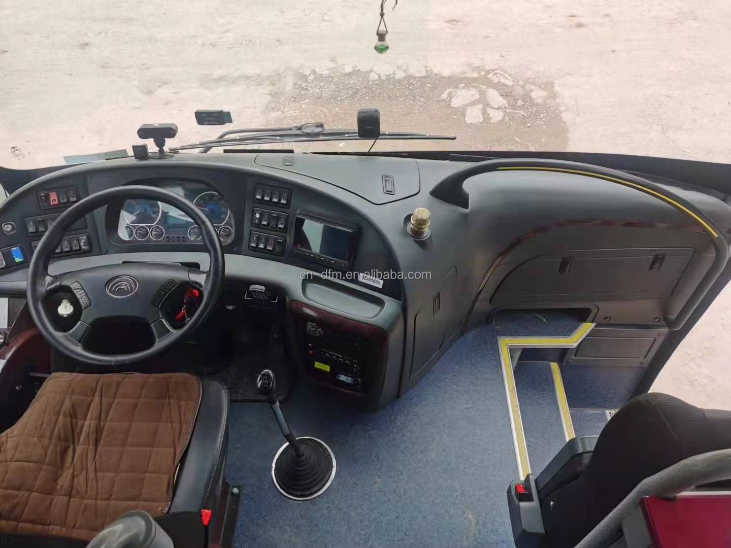 Euro 2 Emission Standard 30 Seats Luxury Coach Bus with Manual/Automatic Transmission