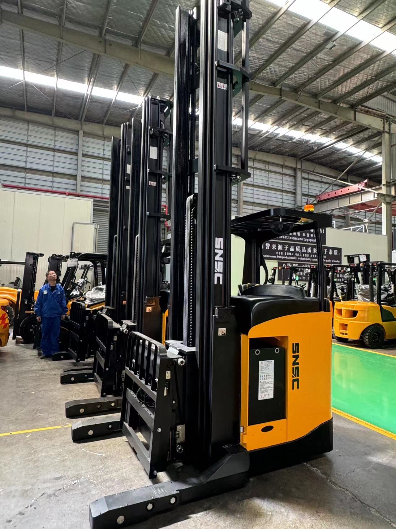 Smooth Material Handling SNSC 1500kg 2000kg Electric Reach Forklift Double Scissor