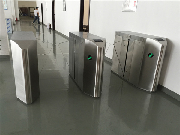 IP44 1.5mm Thickness Stainless Steel Flap Barriers Auto Reset 110V Waist High Turnstile