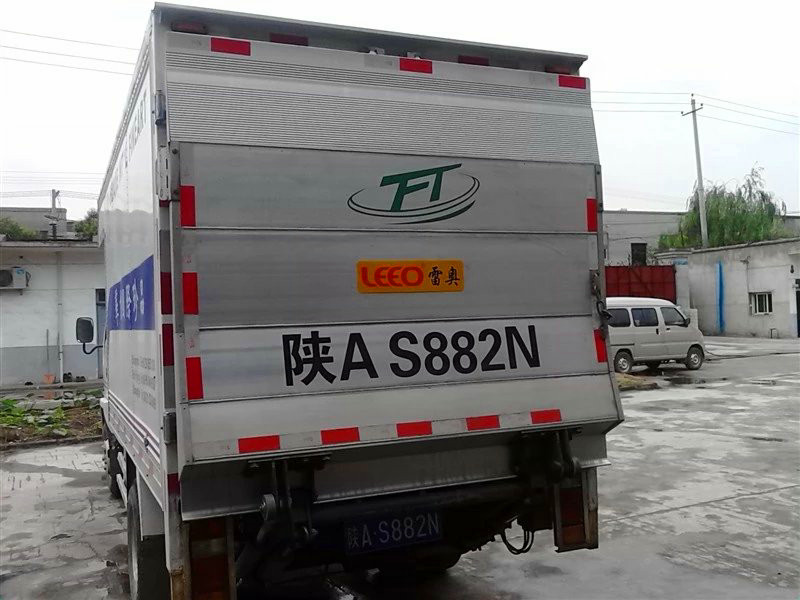 OEM Hydraulic Tailgate Lifter 700kg Retractable Tail Lift Steel Plate
