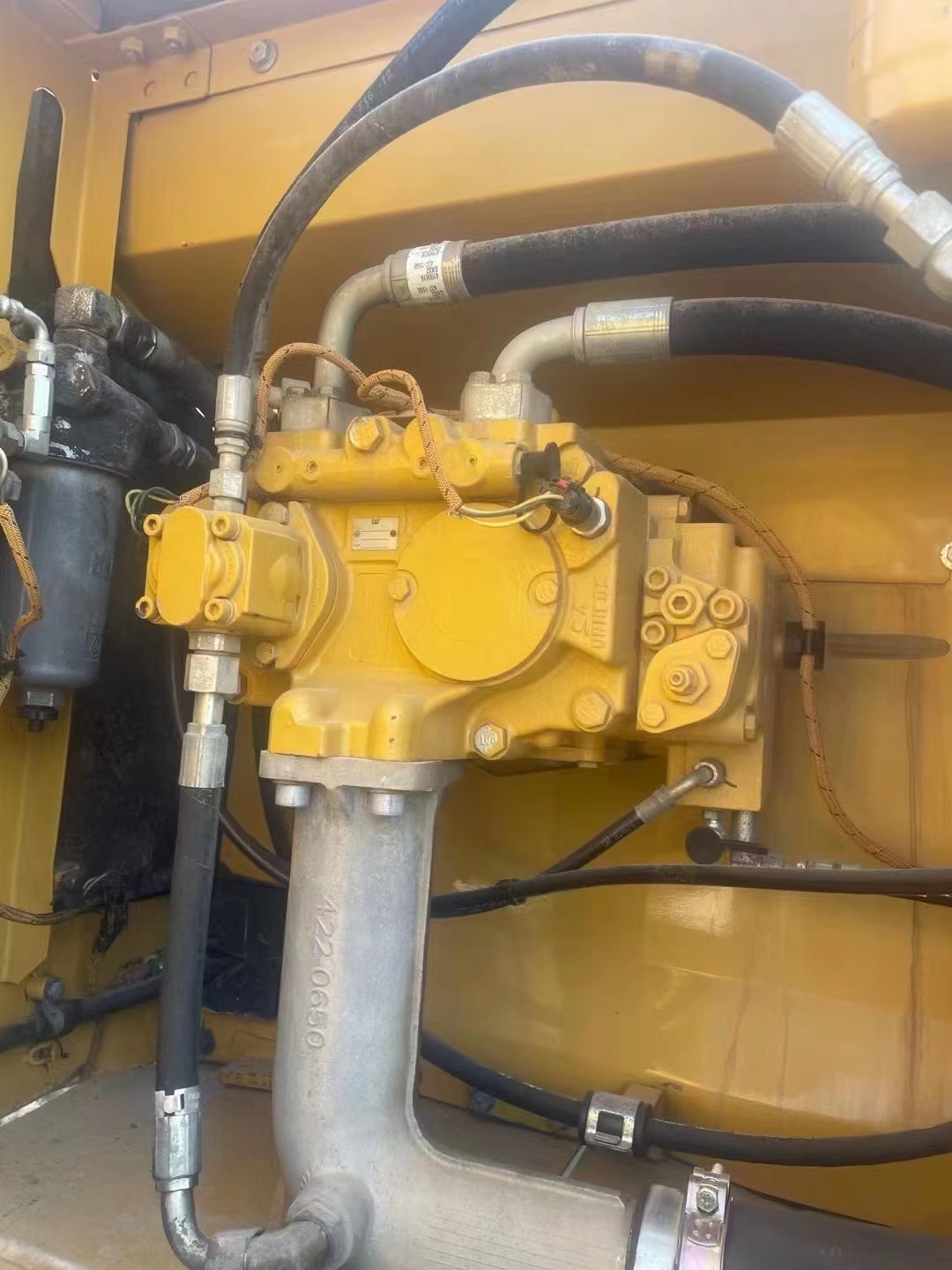 Original CAT 326d Excavator With 0-2000 Working Hours And Original Hydraulic Valve