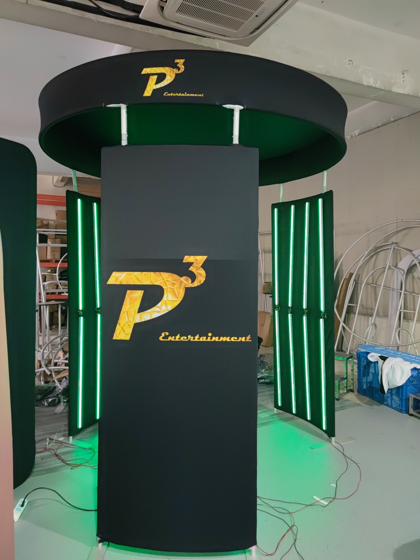 New Design RGB Led Light 360 Photo Booth Backdrop Enclosure For Parties