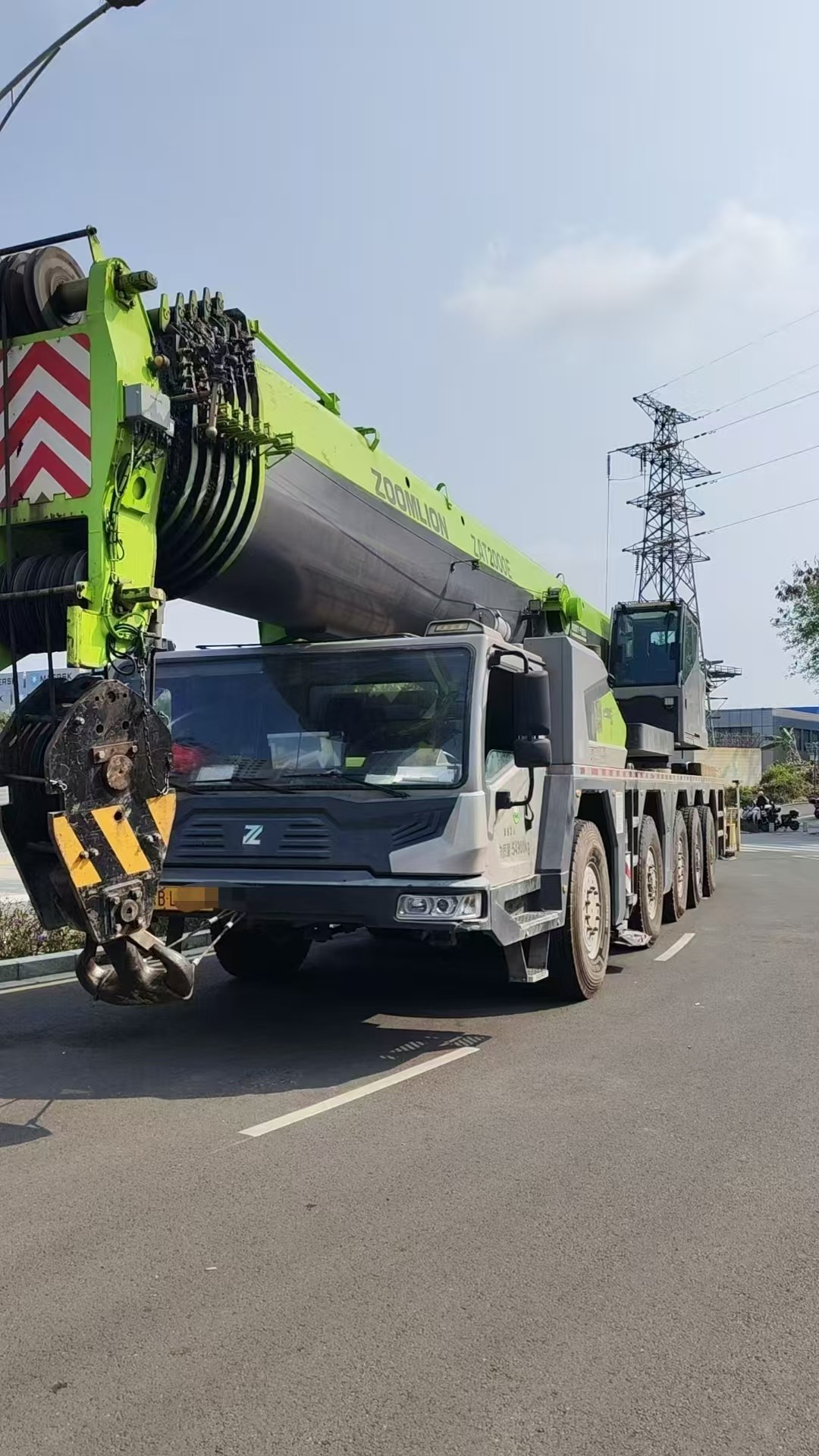 ZOOMLION 200 Ton Mobile Crane Truck Sell China Used Crane