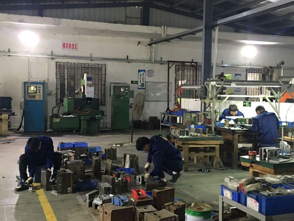 250 Ton Plastic Injection Moulding Machine Vertical JTT-2500R With Max Daylight 650/710mm