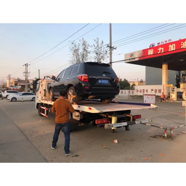 Dongfeng Flatbed Wrecker Truck 3tons 4tons With 3ton Lifting Weight