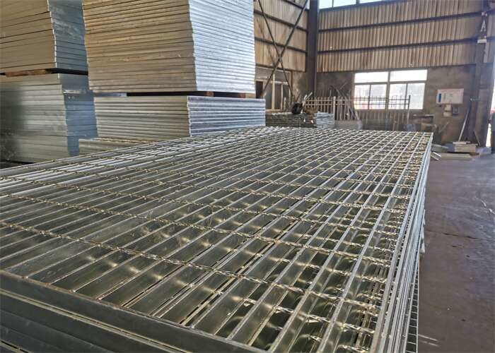 Silver Q235 Stainless Steel Floor Grating Hot Dip Galvanized High Strength