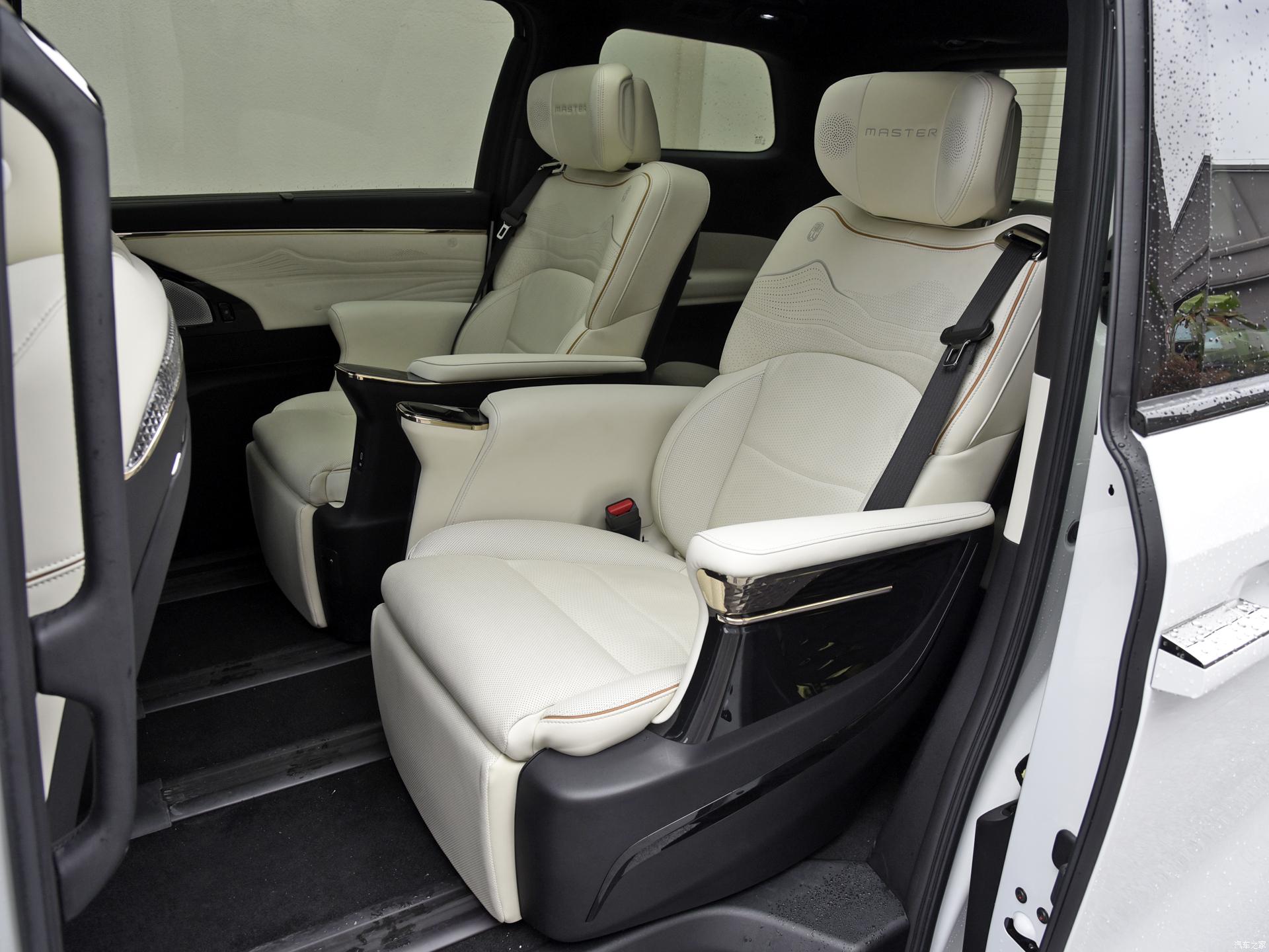 Car Entertainment System Equipped Trumpchi M8 6 7 Seats Gasoline Petrol Hybrid Mpv Car 2.0T Displacement