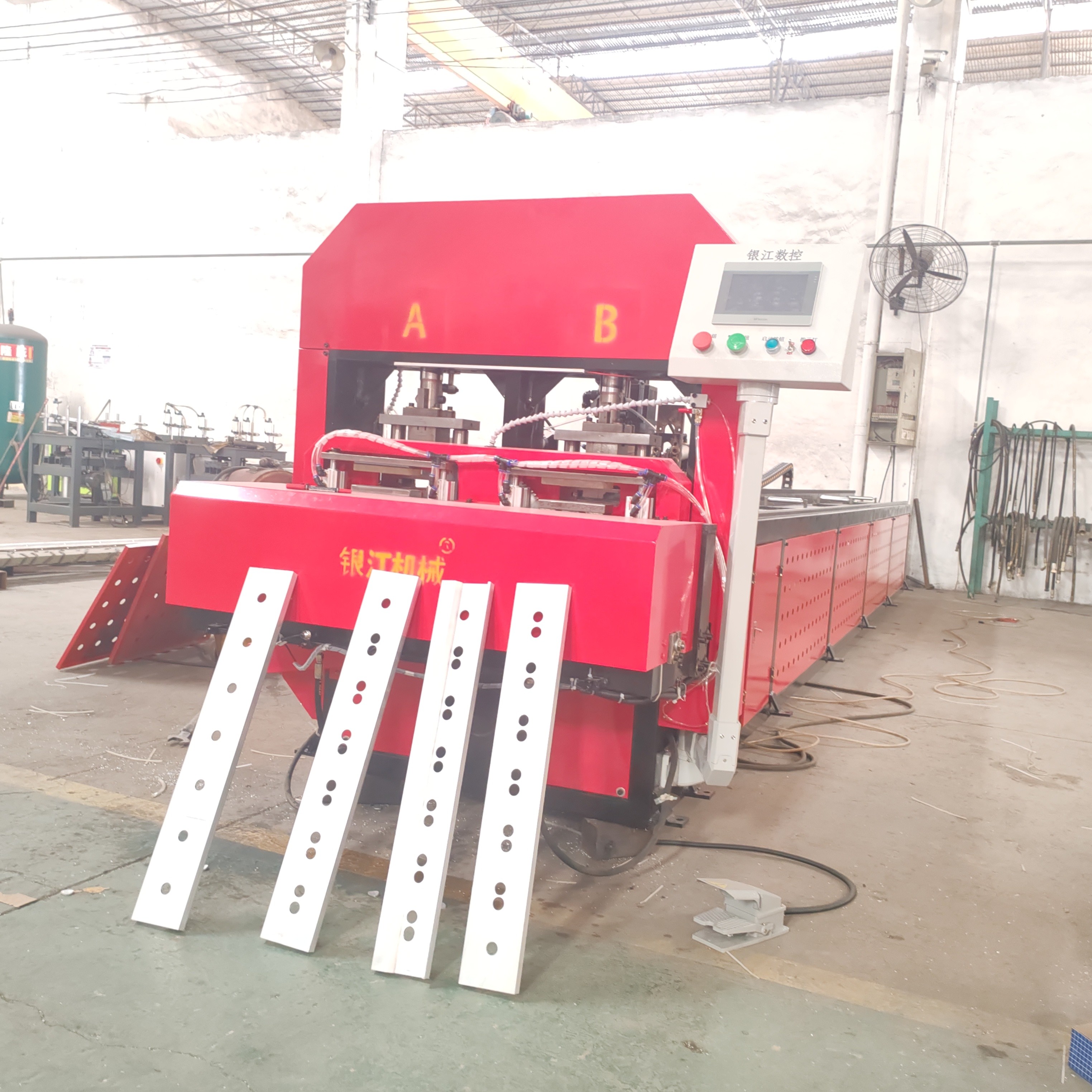 DG-500 Aluminum Profile Processing Machine With Saw Cutting And Punching