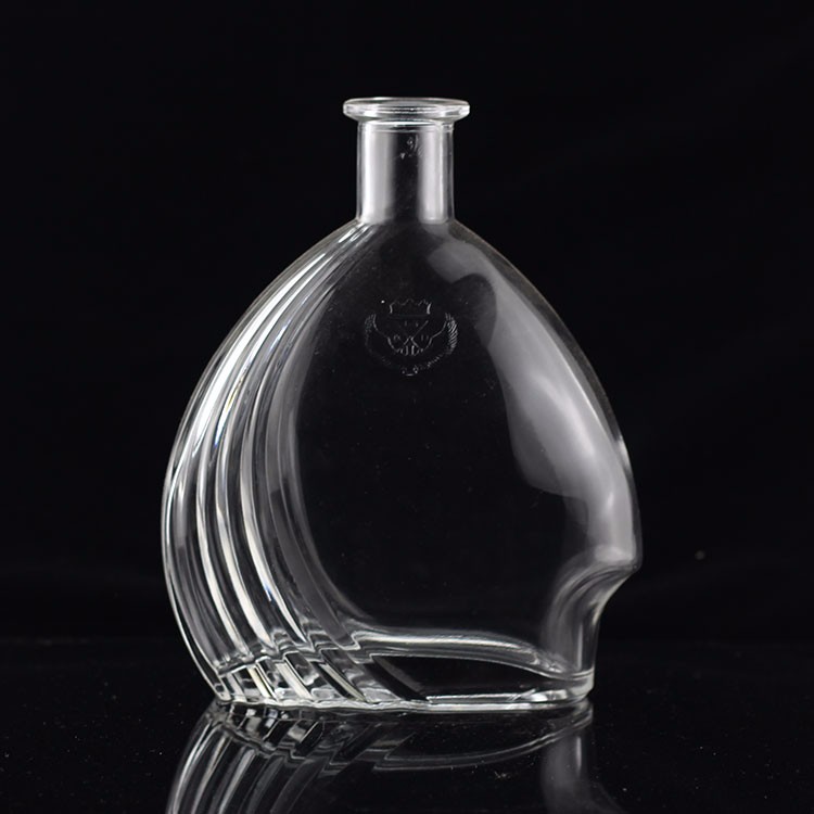 Industrial 700ml Glass Bottle for Beverage Industry in Thumb Shape