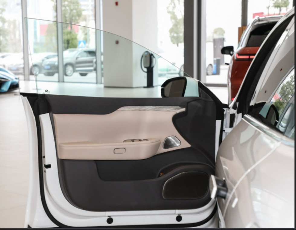 NIO ET7 2022 model 75kWh 4 door 5 seat sedan Medium and large car