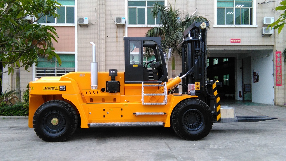 Wei Chai Engine 30 Ton 35 Ton Diesel Port Forklift Rough Tire Min Lifting Height 200MM