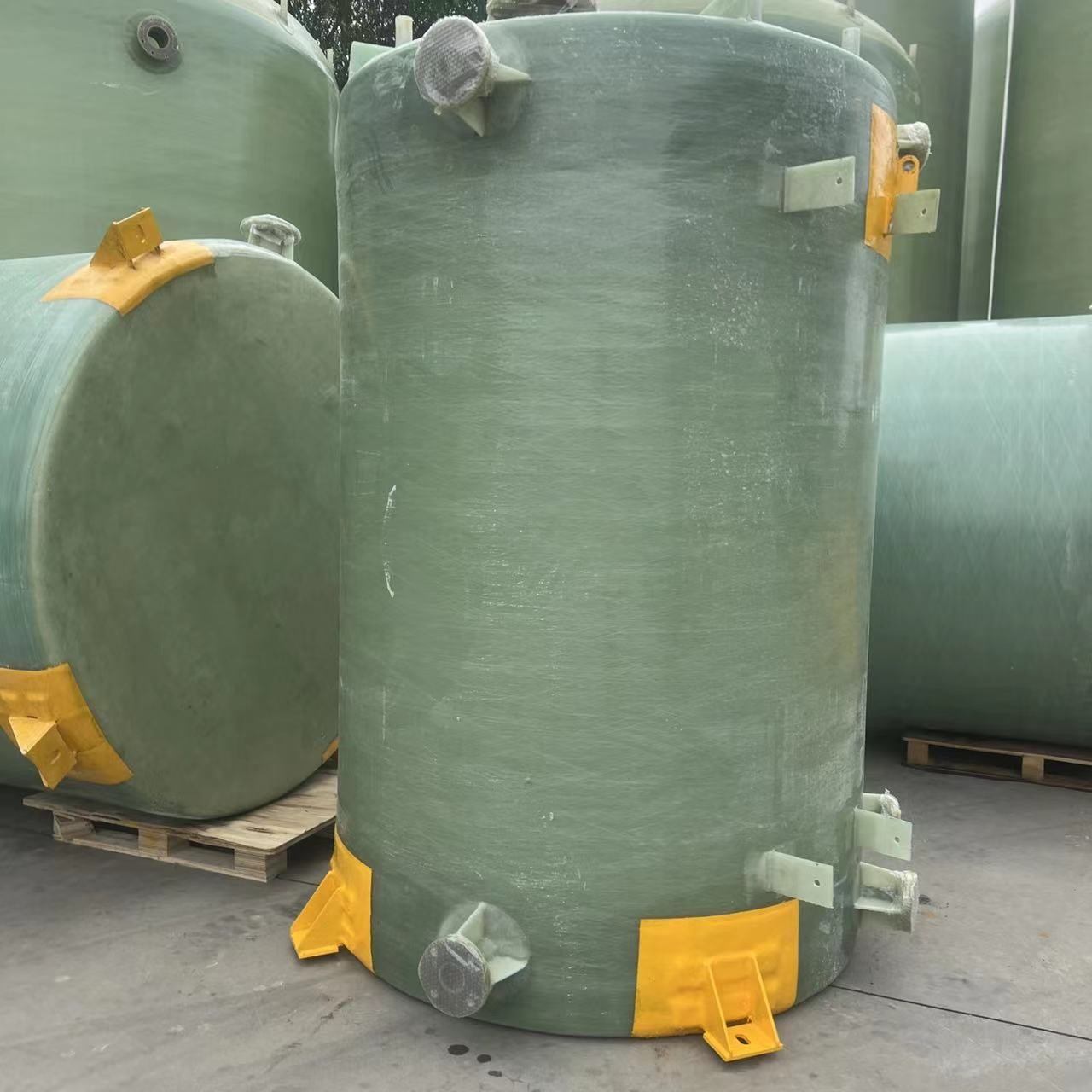 Outside Industrial Frp Septic Holding Tank Cylindric Sewage Treatment
