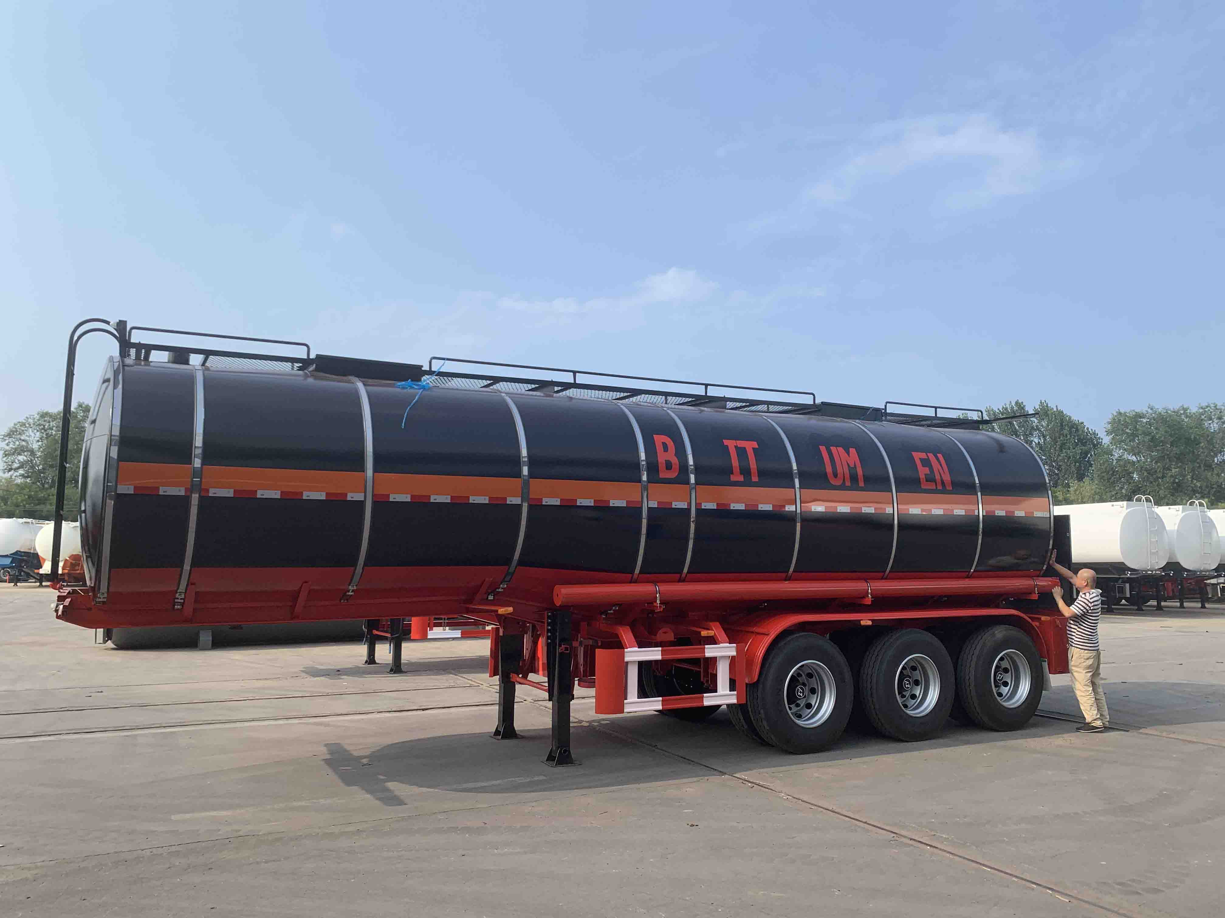 2/3/4 Axle Fuel Tank Semi Trailer 4000/45000 Litres Fuel Tanker Truck Semi Trailer