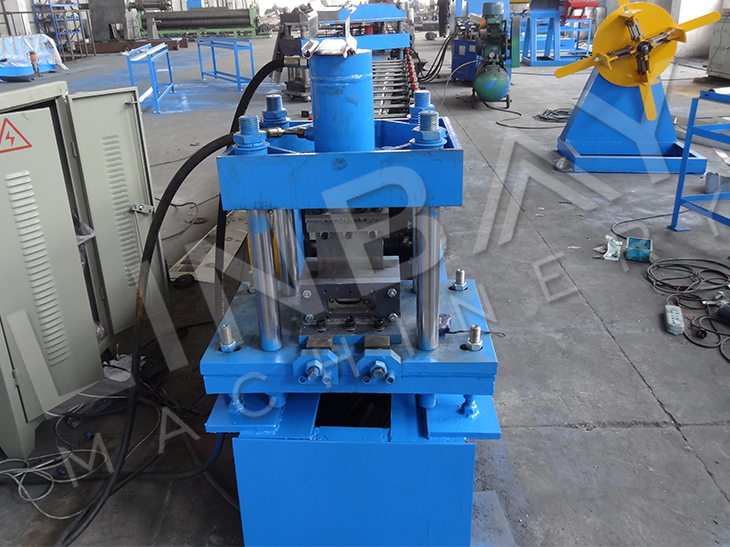 Wind-Resistant Chain Drive Rolling Shutter Door Roll Forming Machine With Hydraulic Cut