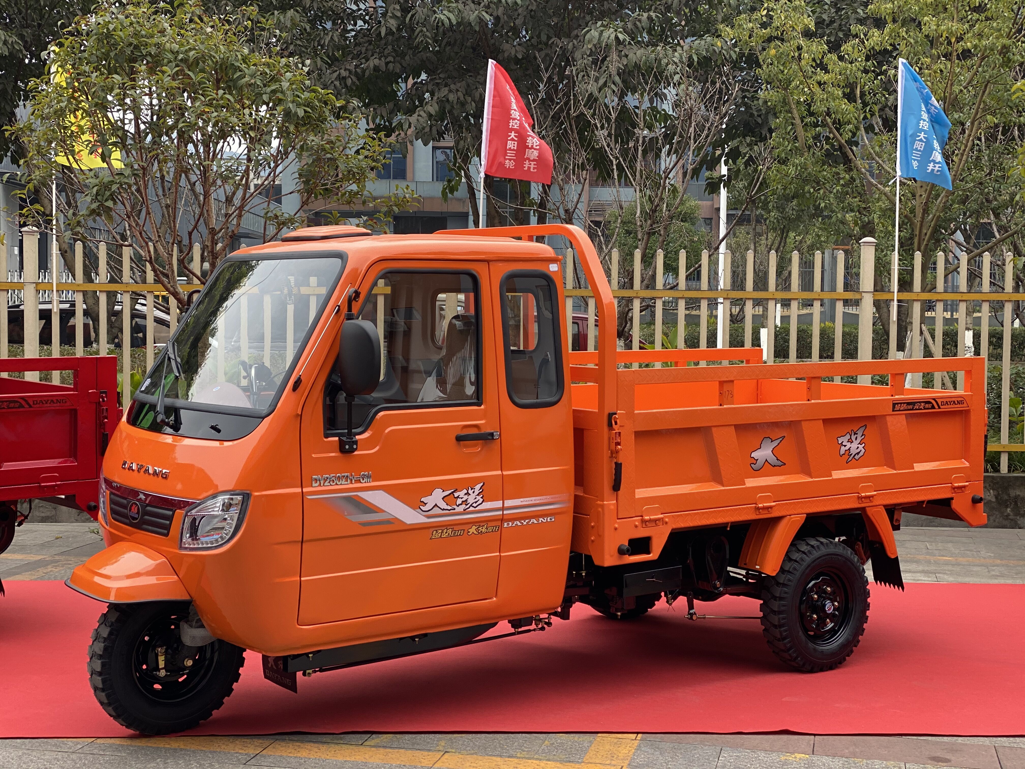 DAYANG XK3 Enclosed Cabin Cargo Tricycle 200CC 250CC 300CC 350CC with Water-Cooling Engine