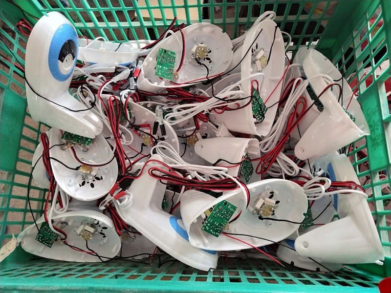 Plastic Material DC 12V Solar Wall Fan 16 Inch With Sample Available