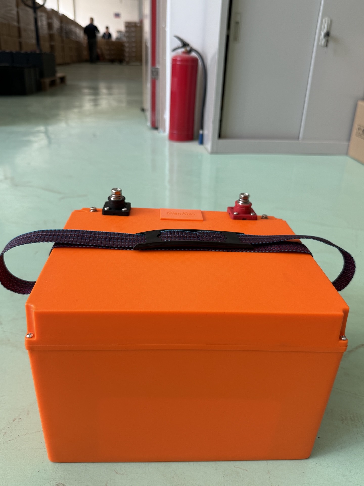 Compact and Lightweight 25.6V 100Ah LiFePO4 Battery for Easy Installation in Various Applications