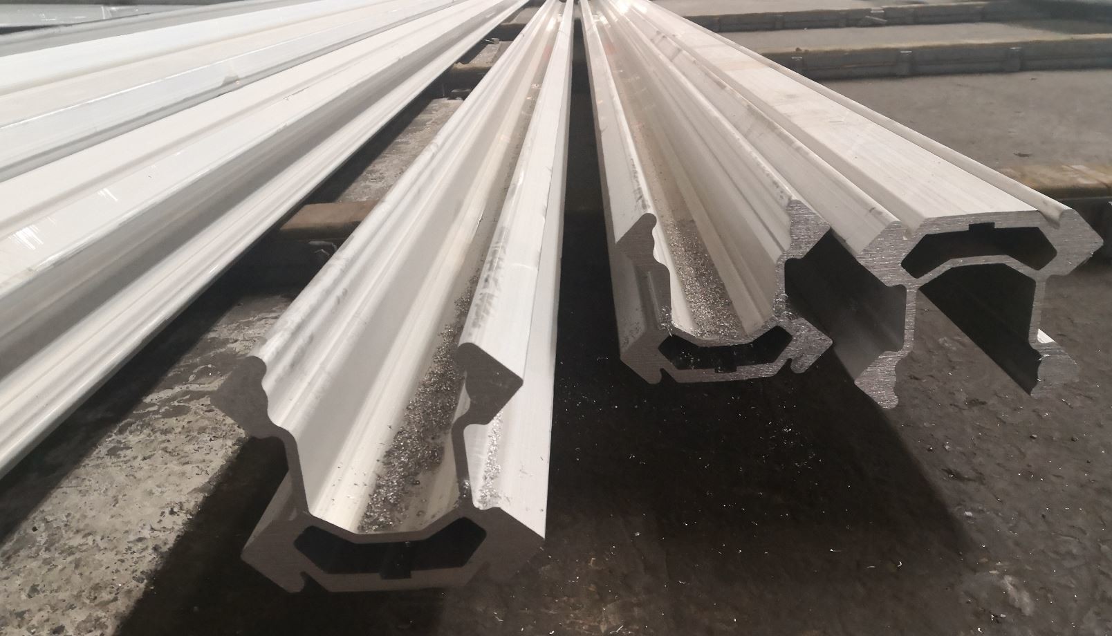 Atlas BMH2000 Aluminium Extruded Profiles Feed Beam 14 Feet For Mining Industry