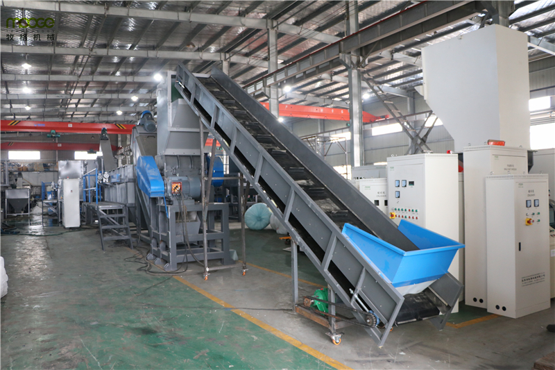Semi Automatic Plastic Film Recycling Machine Mulching HDPE Waste