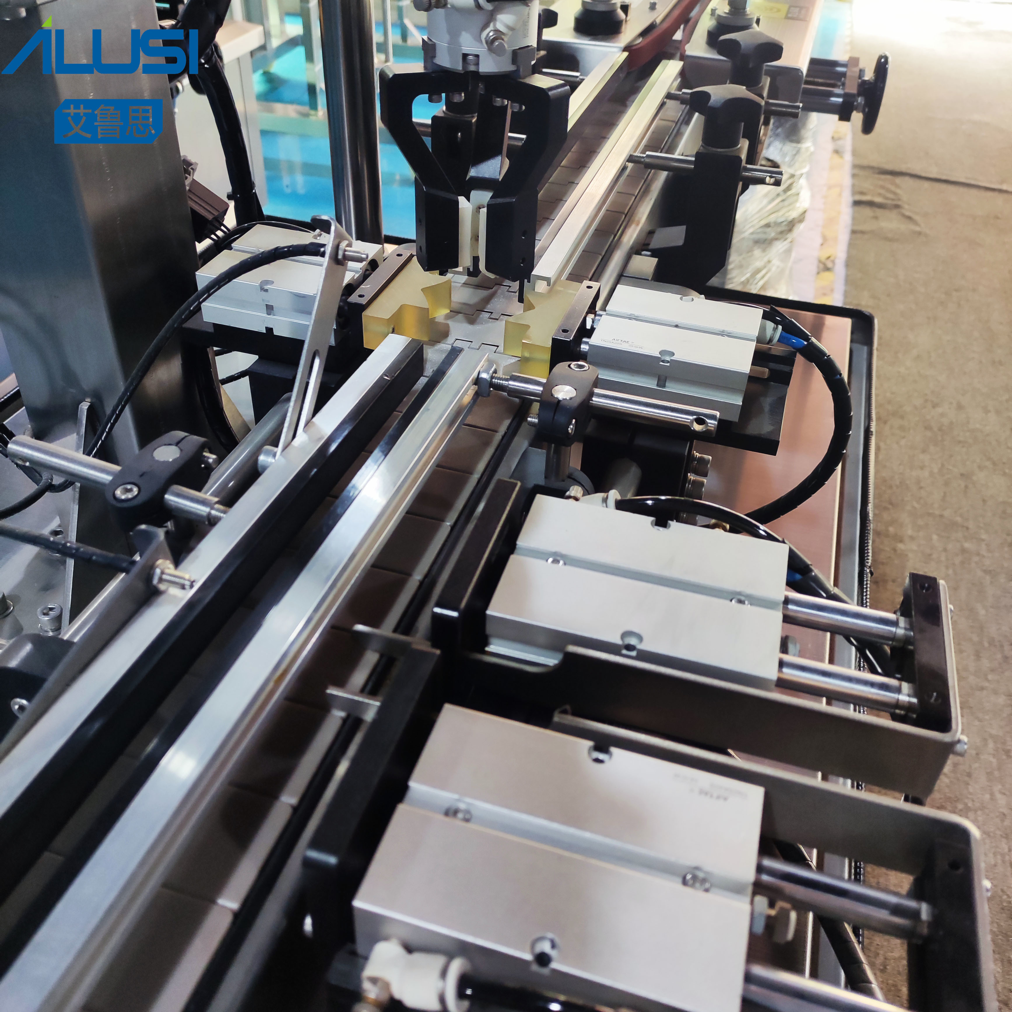 Fully Automatic Screw Capping Machine Rotary Glass Bottles Screw Capper Equipment