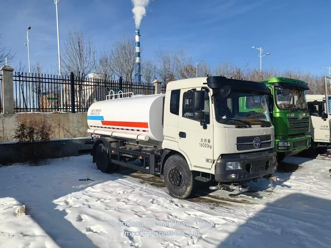 China Lower Price Heavy Duty 10/12 Wheels Sprinkler Sanitation Vehicle 20000/30000liters