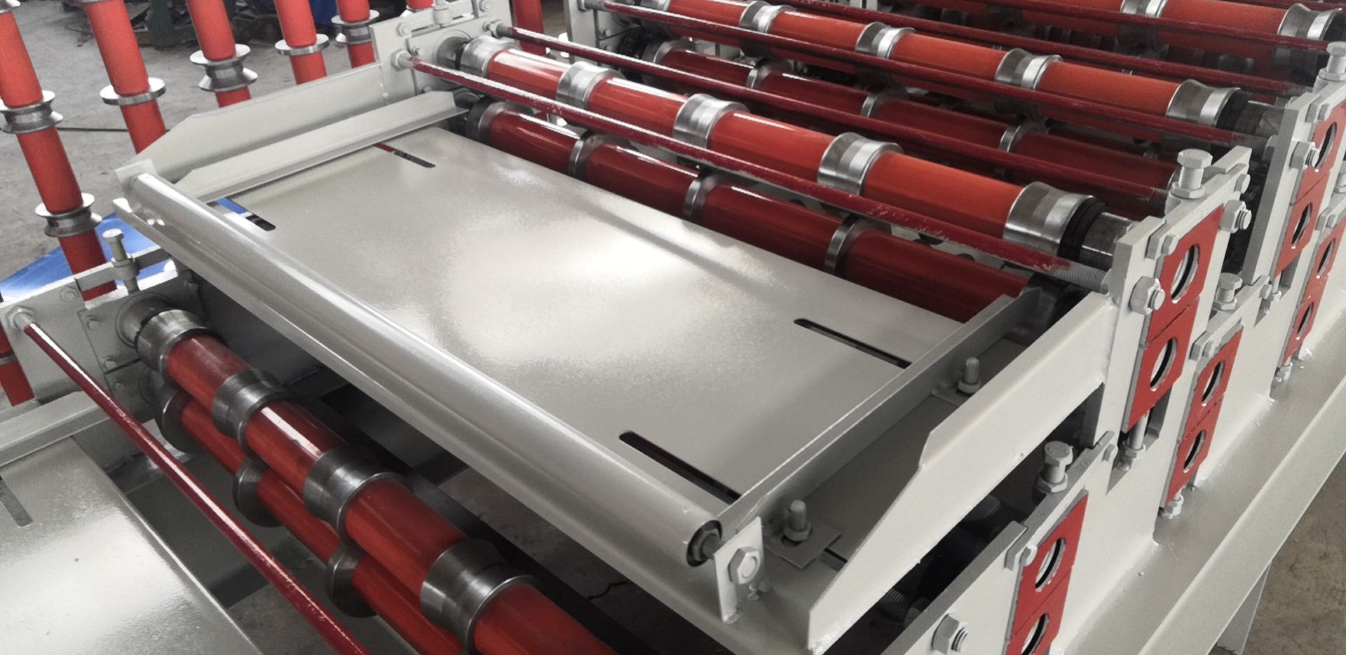 Good quality factory directly trapezoidal Steel roof panel Sheet roll forming machine
