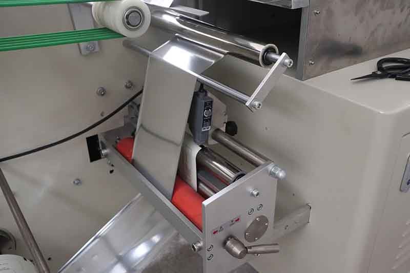 3.8KW Wipes Packaging Machine Individual Alcohol Wipe Packing Line