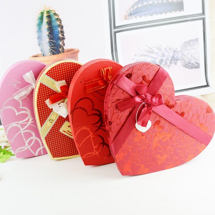 Fashion Luxury High Custom Christmas Seasonal Red Color Heart Shaped Lid and Base Paper Packaging Chocolate Box