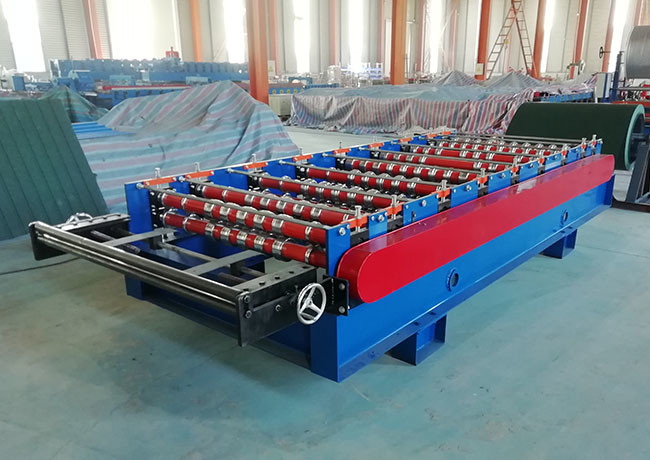 High Strength Roofing Sheet Roll Forming Machine Manual Control Frame Material 300 H Steel